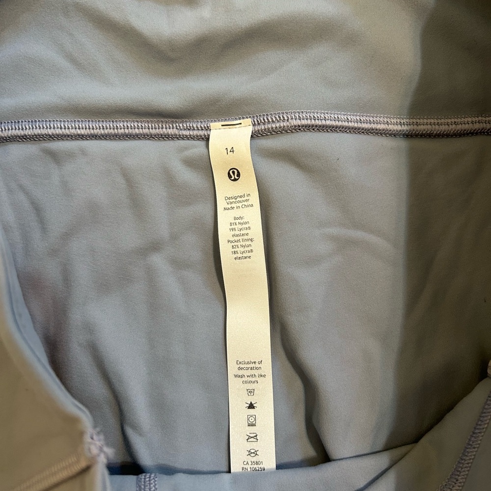 NWT Lululemon mini flare leggings - Picture 4 of 7